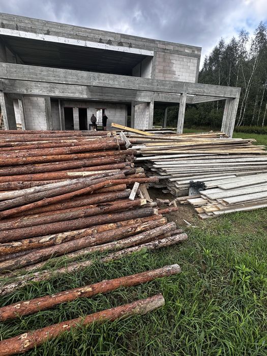 Stemple budowlane i deski szalunkowe
