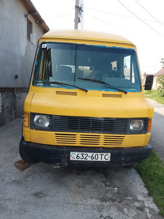 Мікроавтобус мерс.310d  пасажир кат. B . об'єм 2.9 л