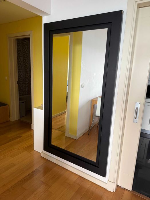 Quarto Completo -Cama, Cabeceira, Cómoda, Espelho e Mesas de Cabeceira