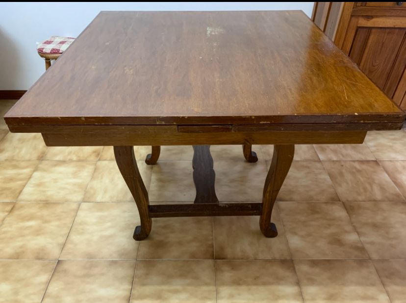 Mesa em Madeira quadrada extensivel