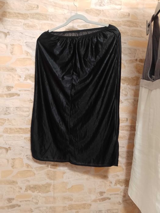 (40/42) (L/XL) Czarna półhalka pod spódnicę z Londynu