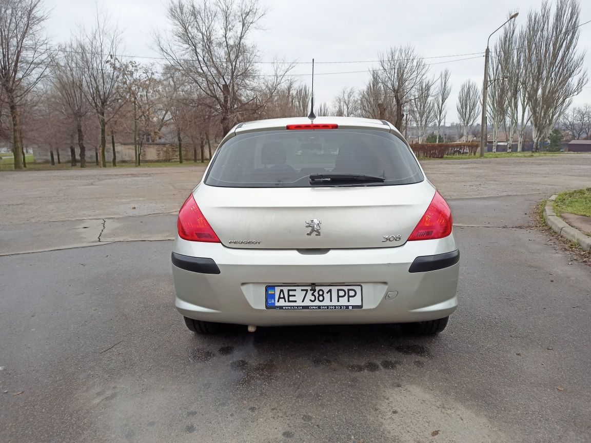 Peugeot 308 1.6 AT автомат