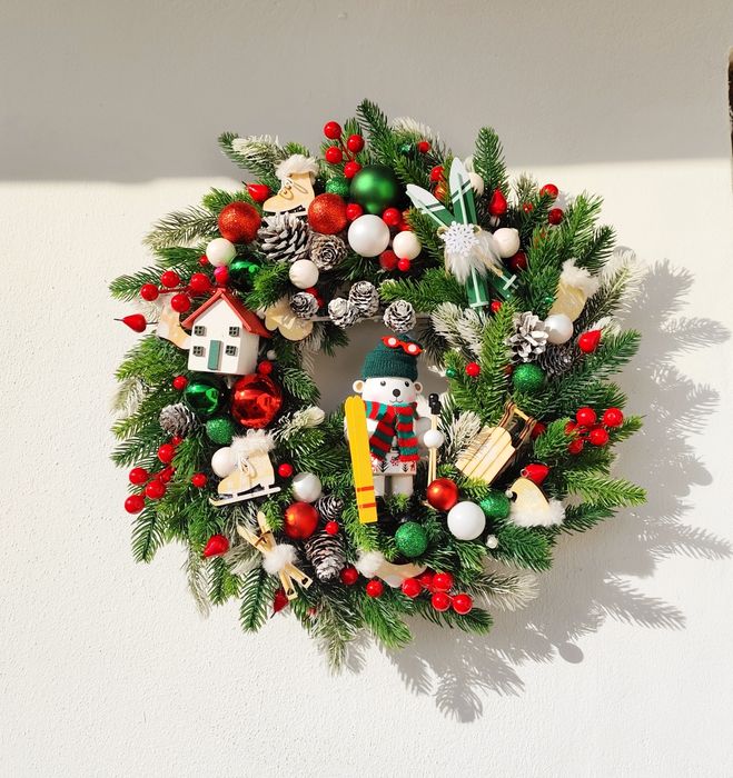 Świąteczny wianek z narciarzem, dekoracja wnętrz, prezent