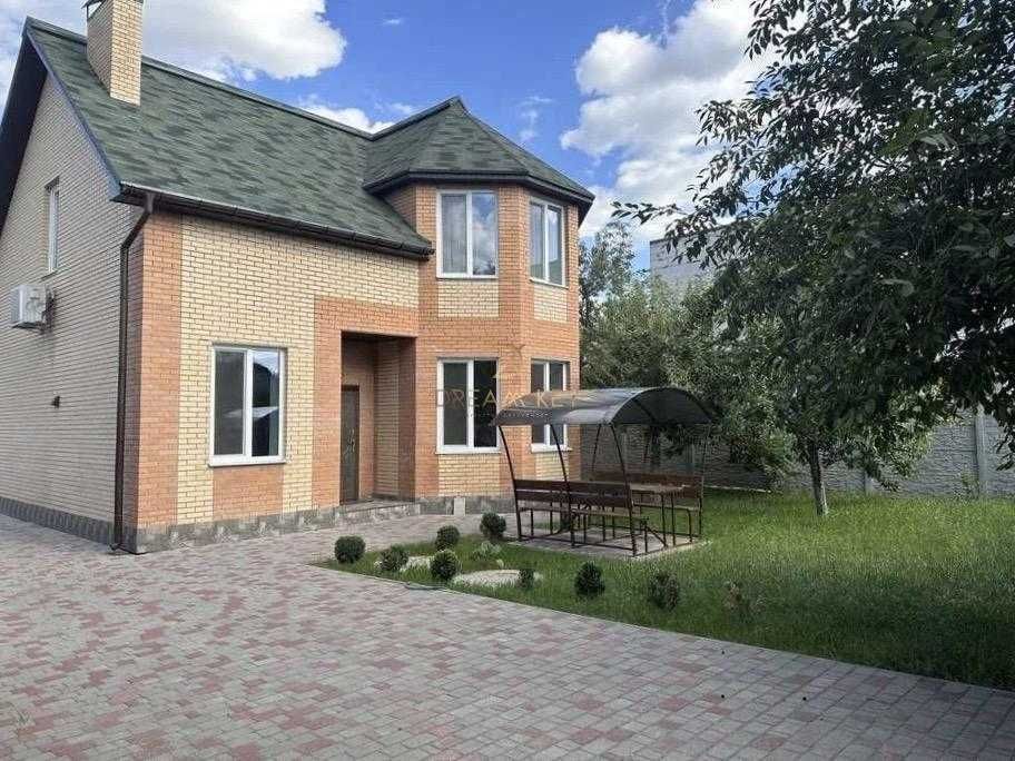 Продам будинок з каміном +4 спальні в центрі с. Гора