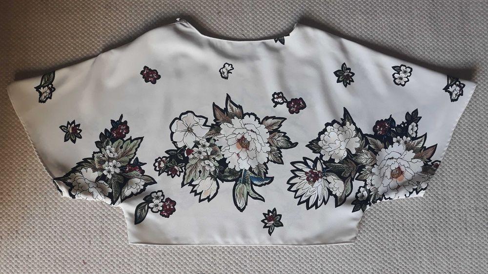 Blusa da Zara às flores