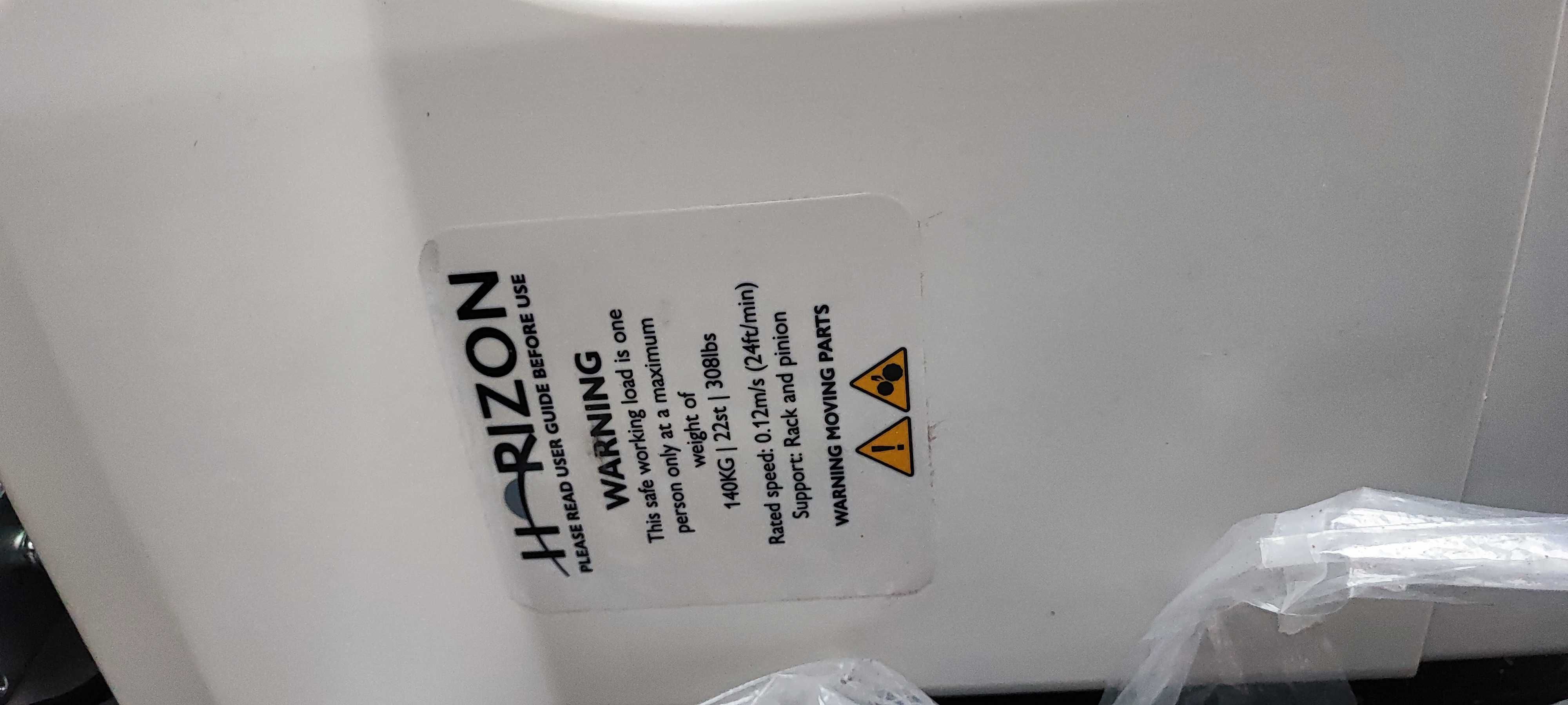 Elevador de escada para pessoas com deficiência.