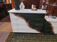 Cómoda de 4 gavetas restaurada e pintada