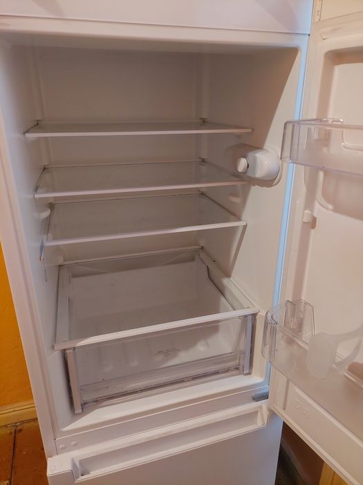 Lodowka Indesit.