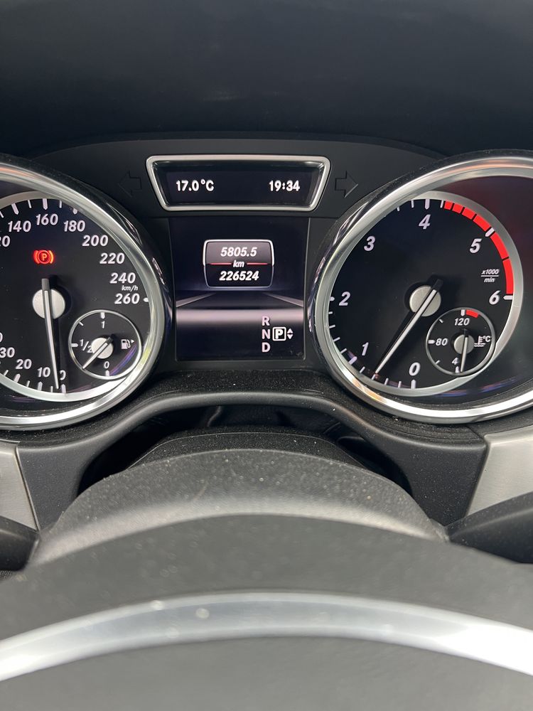 Samochod Mercedes ML W166