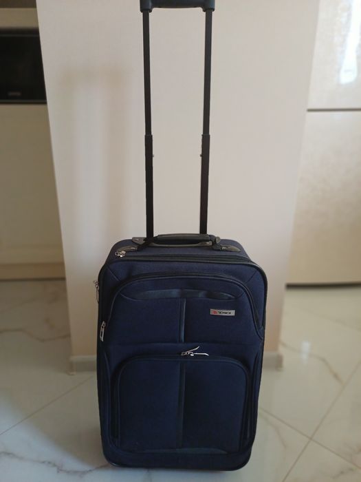 Валіза мала в хорошому стані