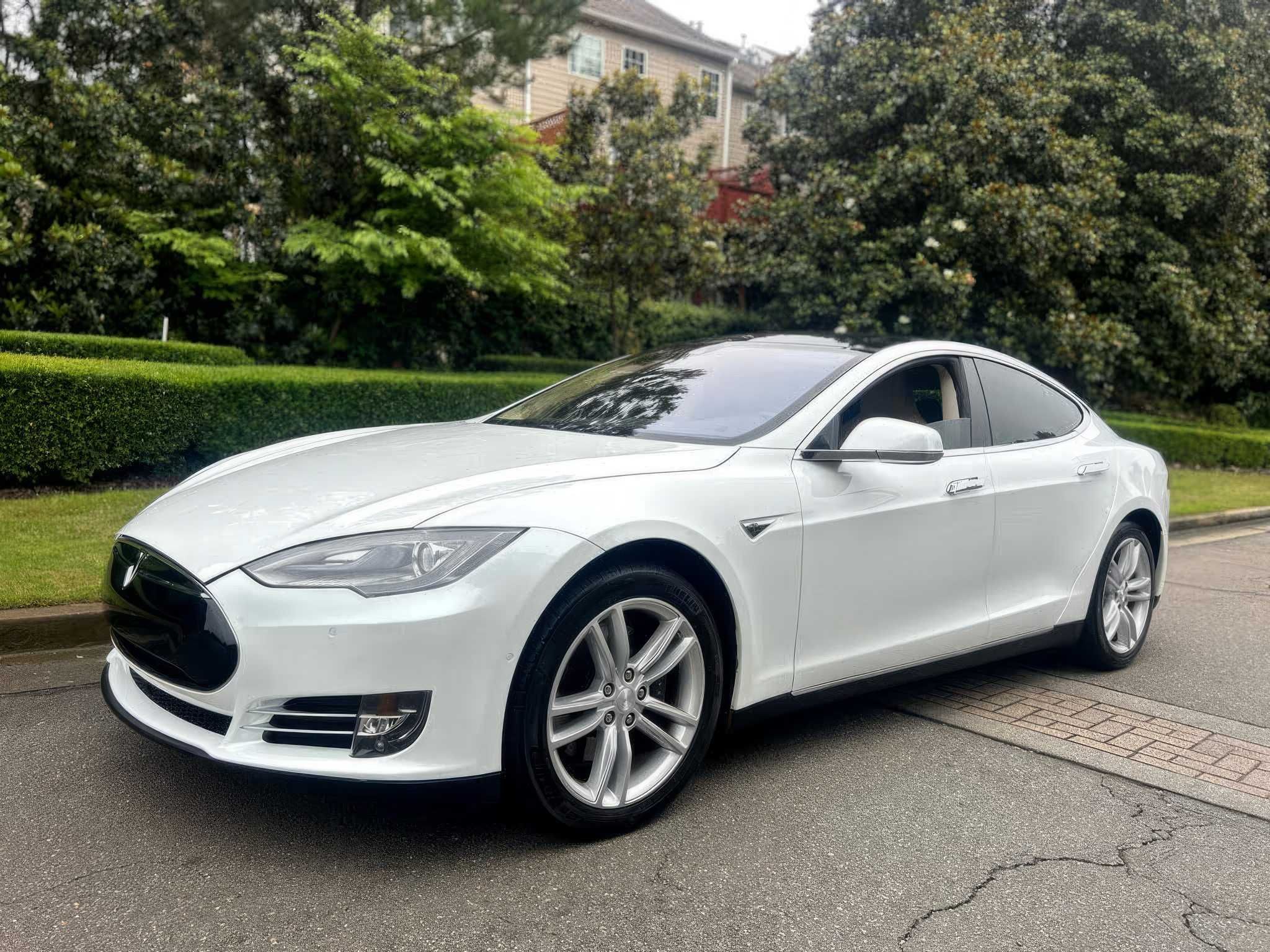 2015 Tesla Model S 85