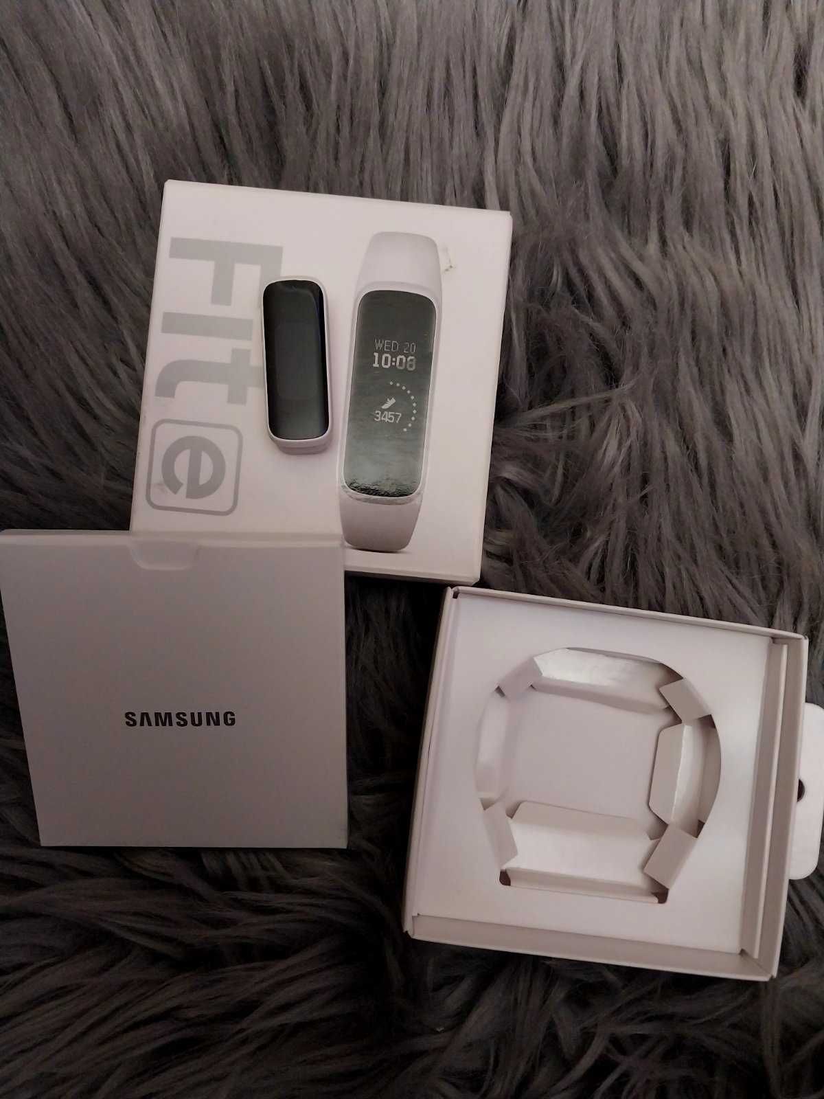 Часы samsung Galaxy Fit