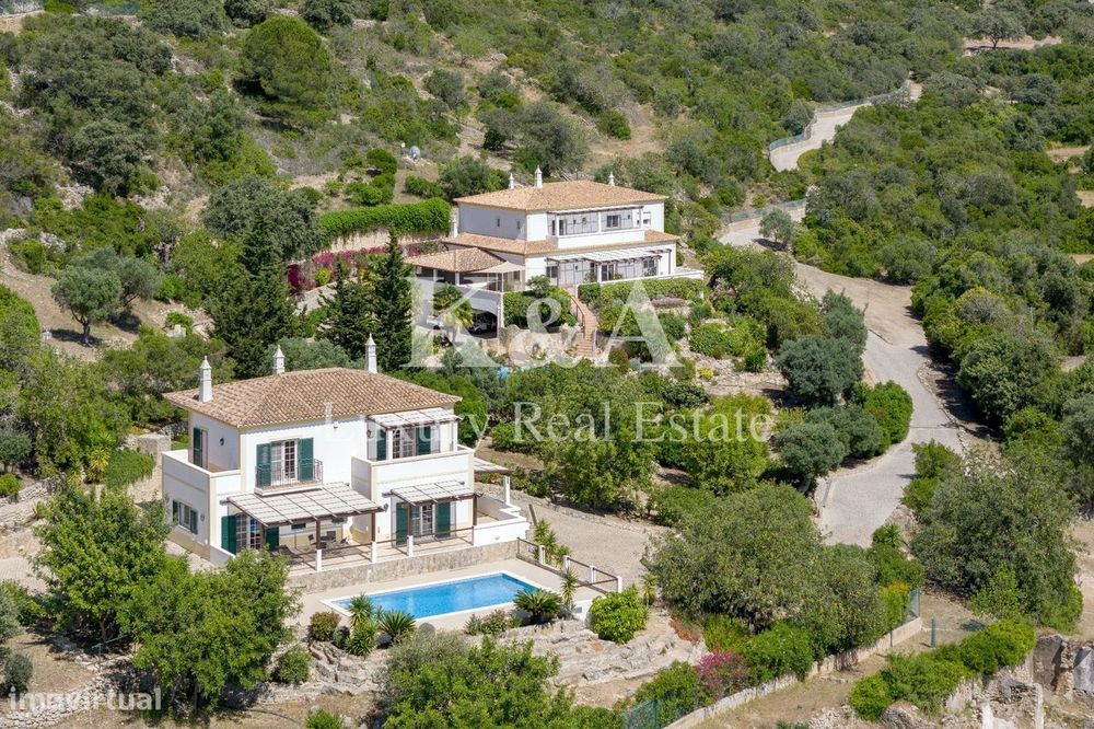 Quinta com duas casas independentes, no Algarve Central.