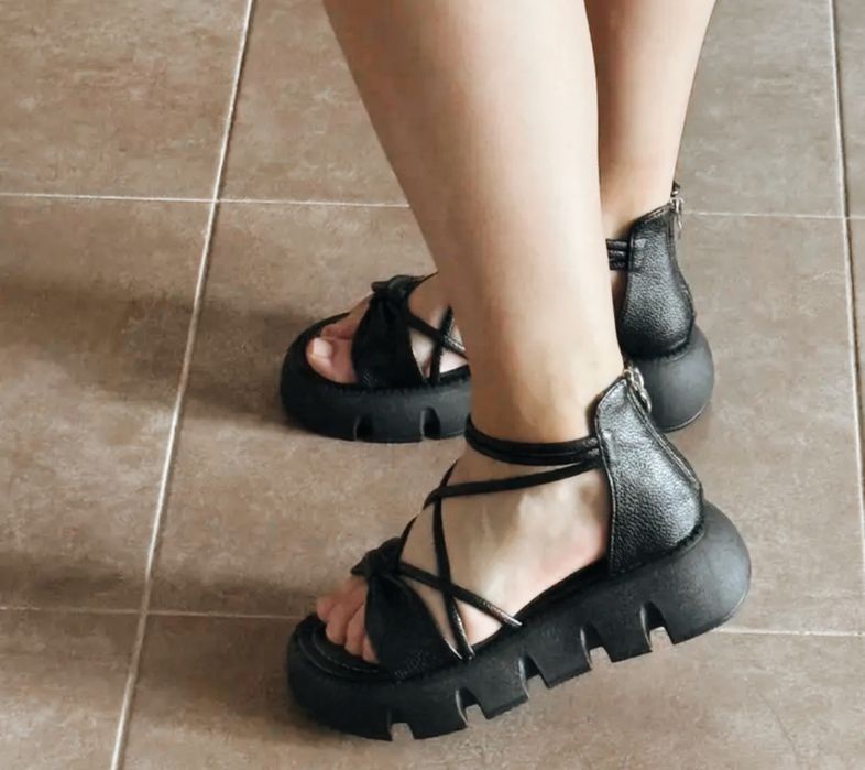 Босоніжки жіночі