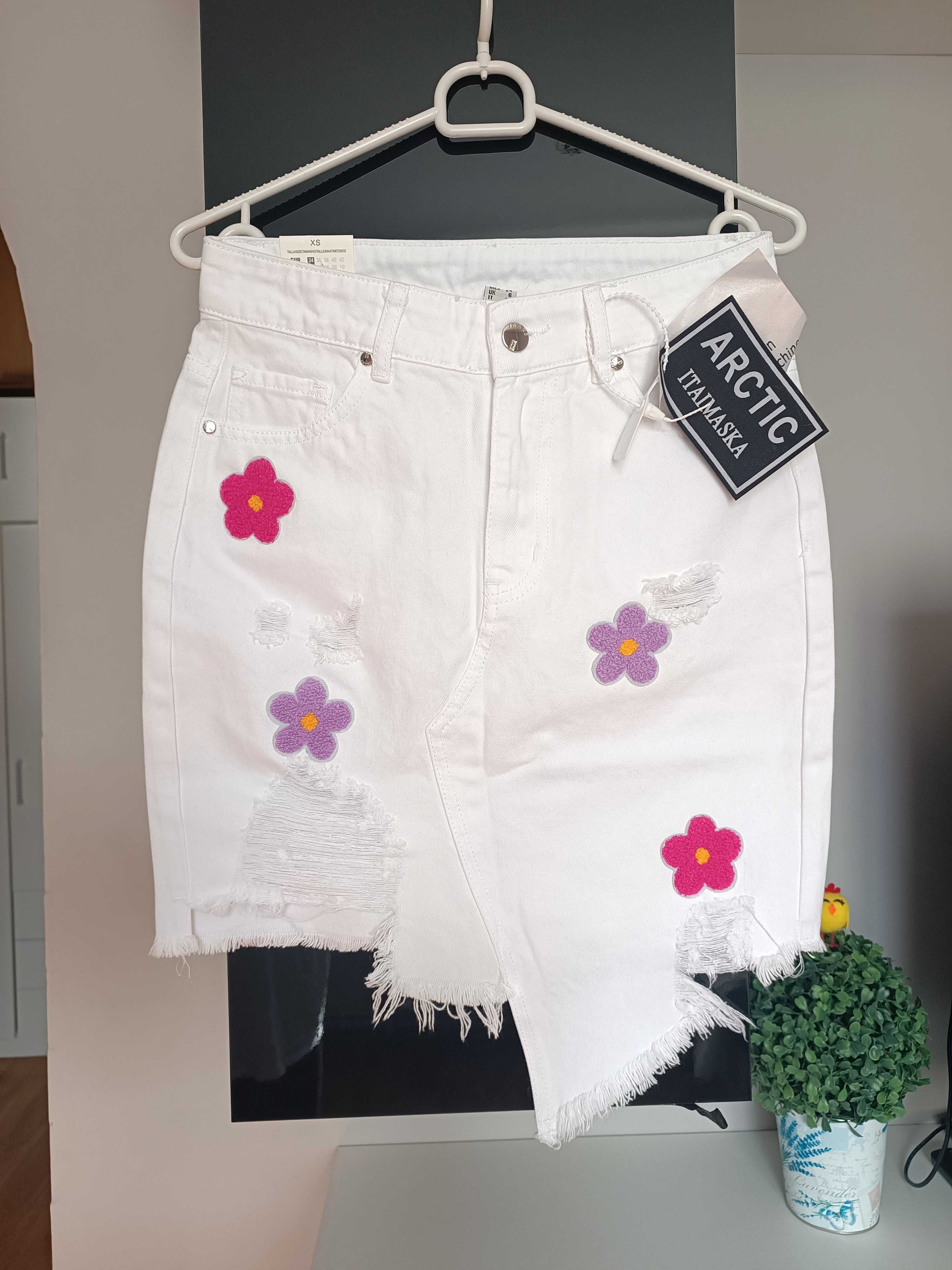 Nowa biała w kwiatki spódniczka mini szarpana itaimaska