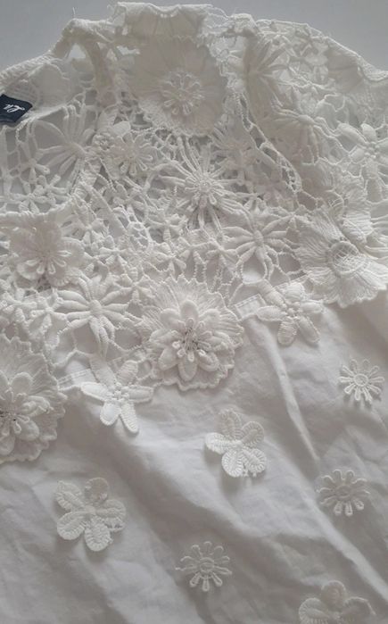 Biała sukienka boho kwiaty