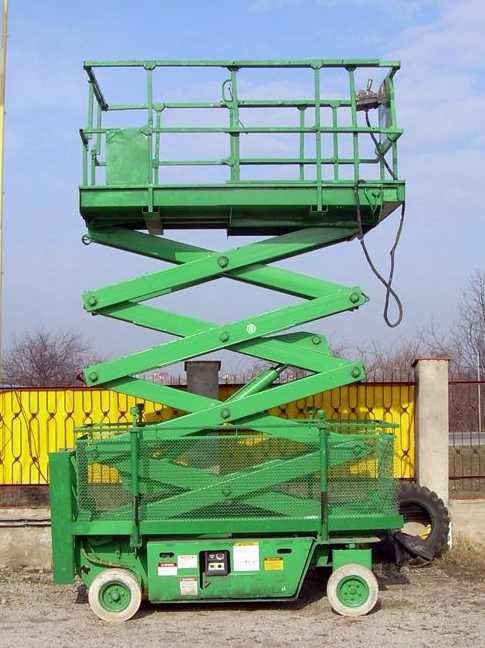 Kurs na wózki widłowe, kursy zawodowe UDT, kurs hds, podesty ruchome