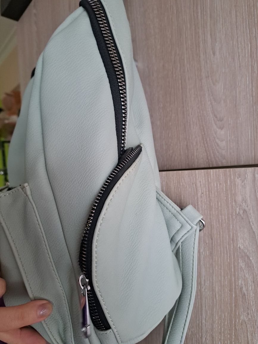 Mochila verde claro