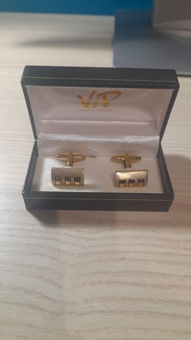 Porządki do dowe spinki do mankietu.