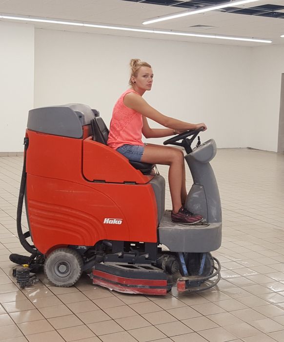 wynajme szorowarke automat sprzatajacy hako 115