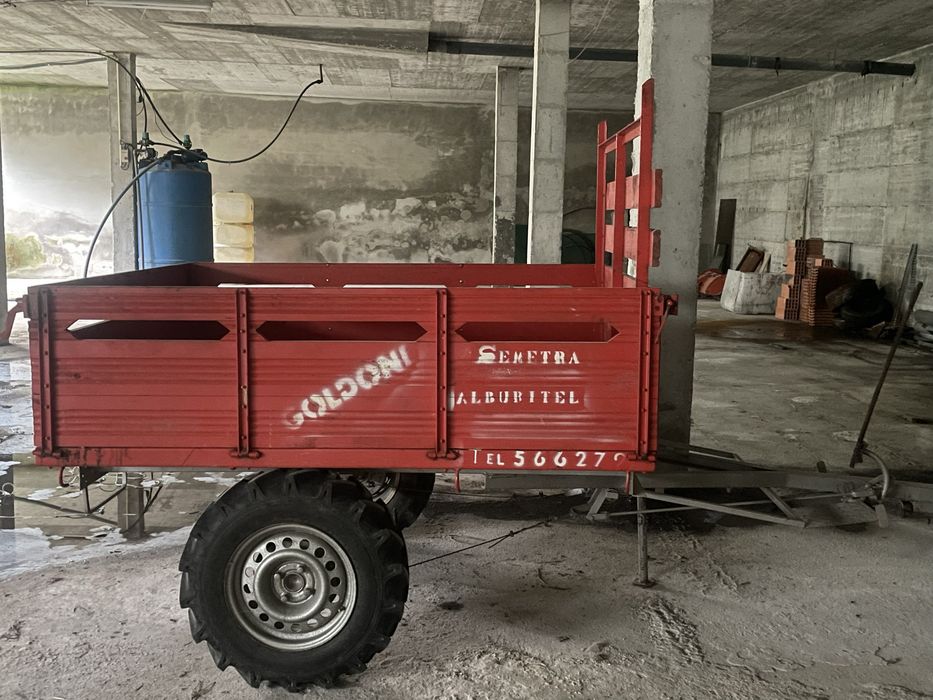 Reboque agricula goldoni para trator pequeno