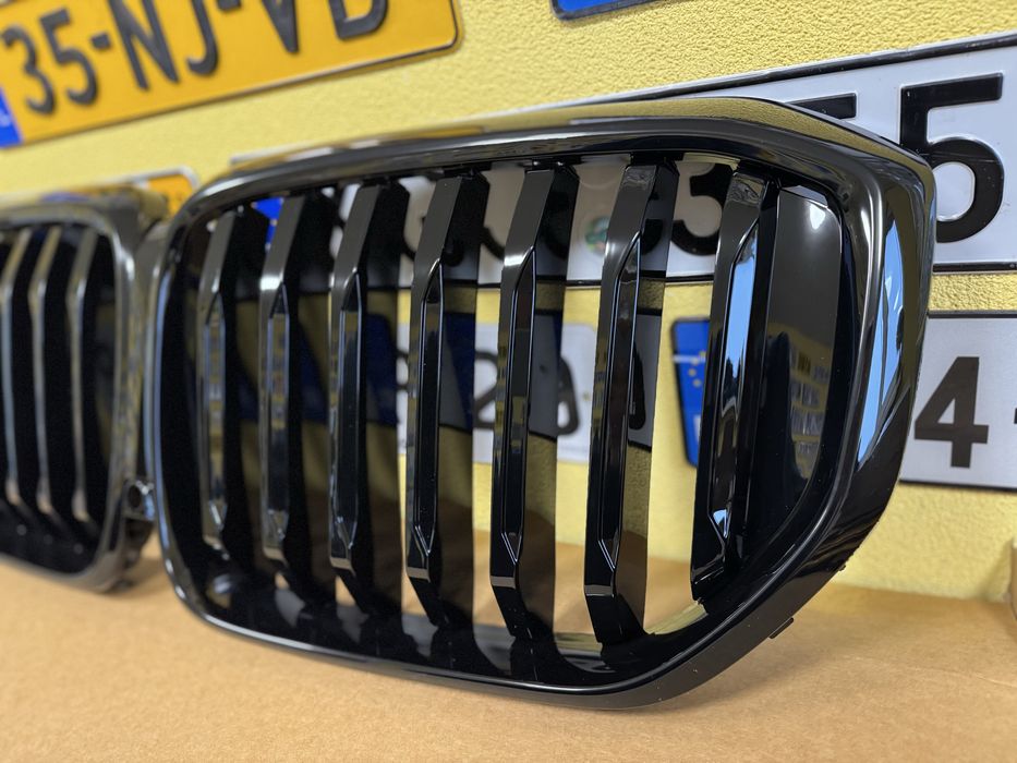 Решітка радіатора  BMW X5 G05 LCI 2023+  Ресталінг ноздрі 51137454887