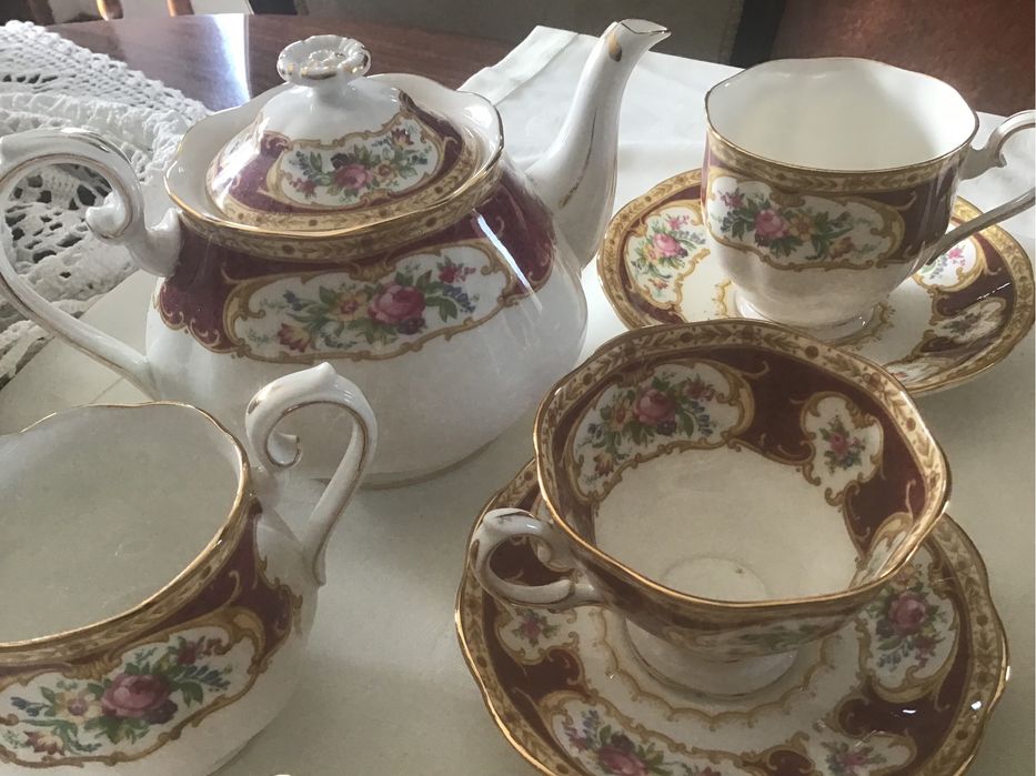 Servicço de cafe + serviço de chá Royail Albert ,muito  antigo  comple