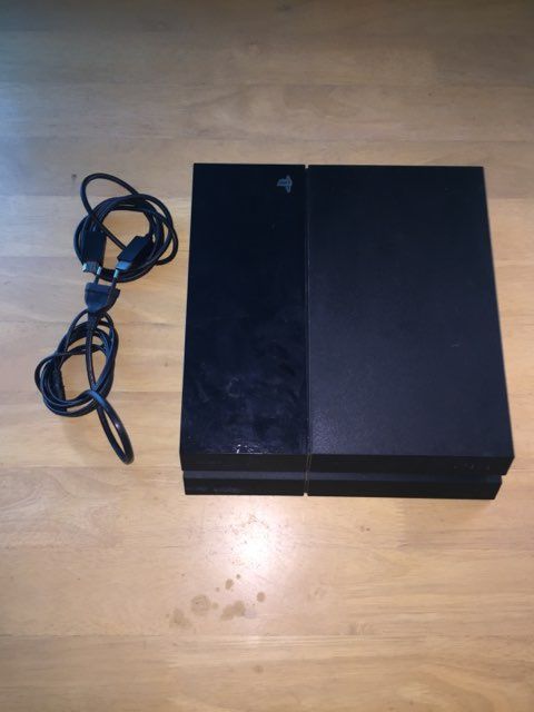 Zamienie ps4 z całym okablowaniem plus pad