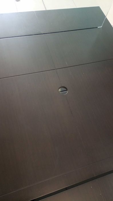 Móvel para TV para fixar na parede com prateleiras em vidro
