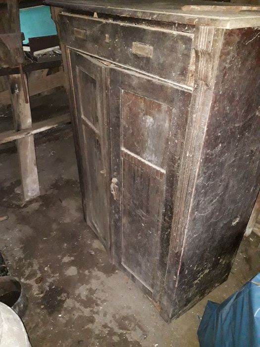 Stara komoda do renowacji