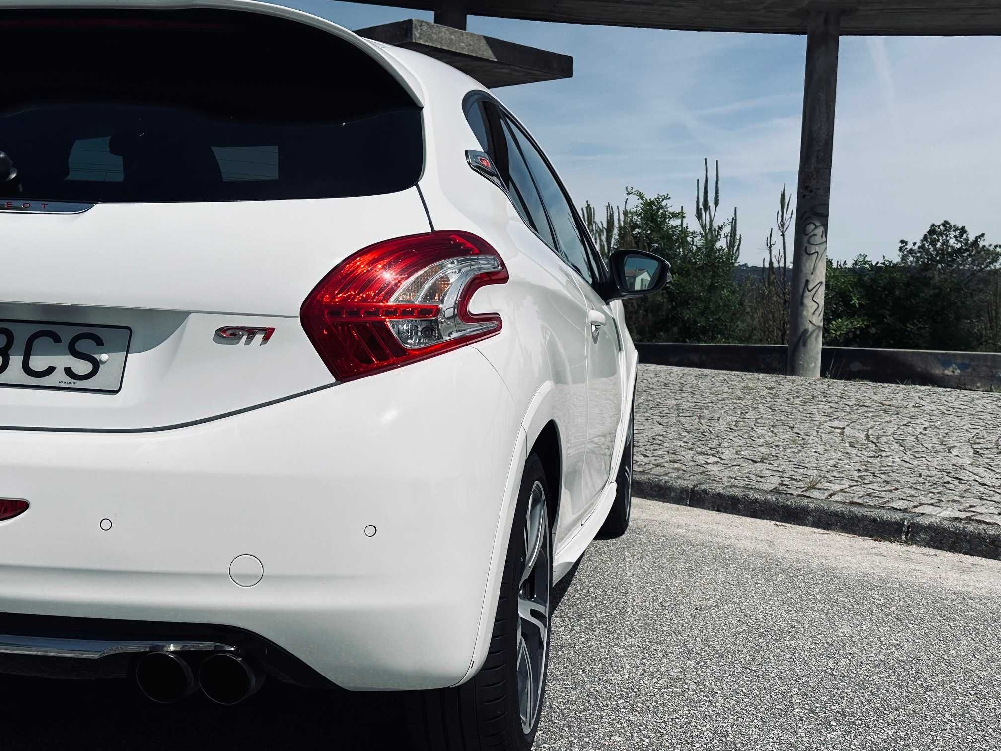 Peugeot 208 GTI 2015