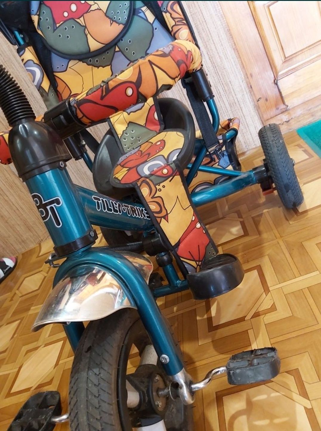 Трехколесный велосипед с родительской ручкой Tilly Trike