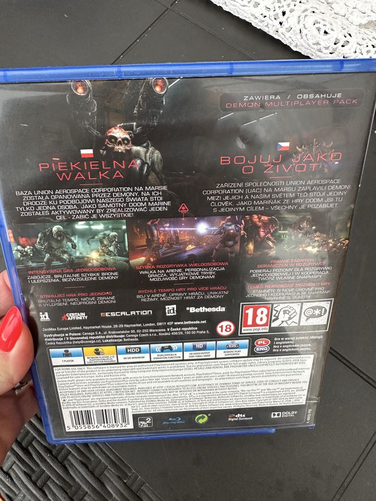 Doom gra Ps4 polecam
