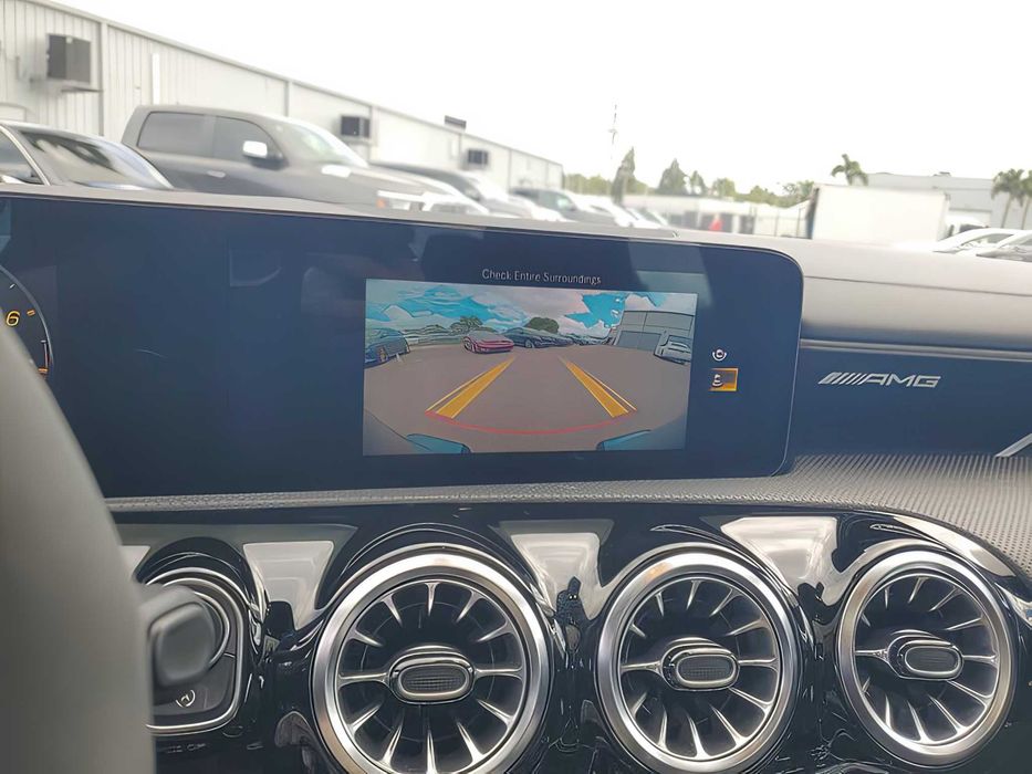 Mercedes-Benz CLA      2022