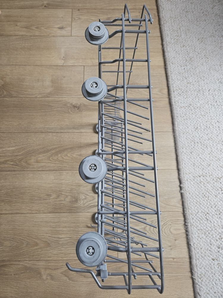 Kosz na naczynia dolny do zmywarki Electrolux ESL6365RO.