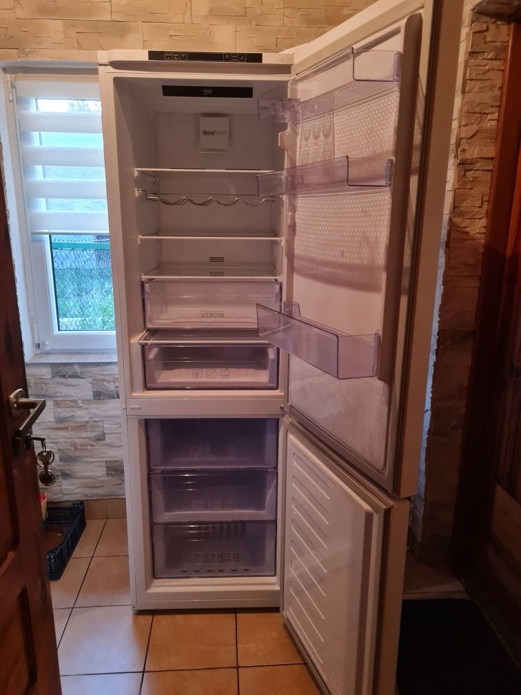 Lodówka BEKO RCNA366I30W A++ 185cm No Frost biała