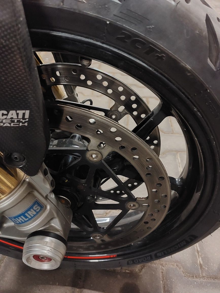 Ducati Monster 1200s