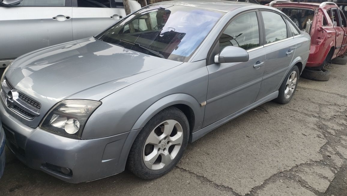 Opel Vectra C 2003r. Na części elementy karoserii, wnętrza