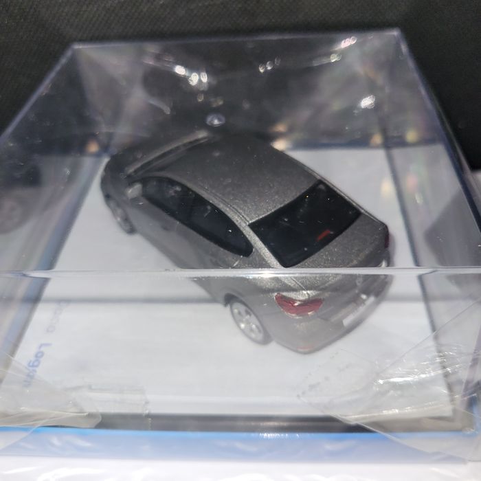 Carro miniatura Dacia