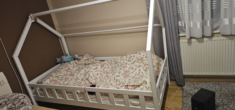 Łóżko dla dziecka domek , nowy materac + gratis barierki