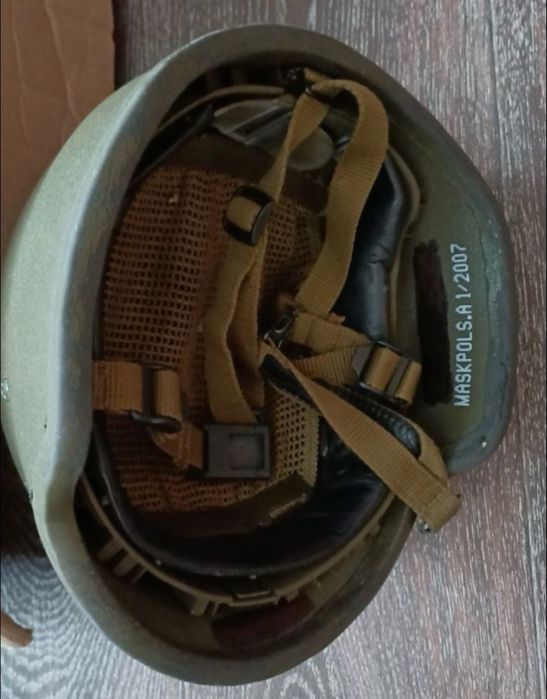 Каска шолом військовий