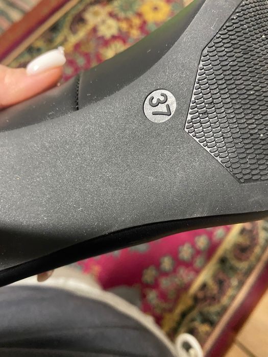 Жіночі туфлі класика 37 р