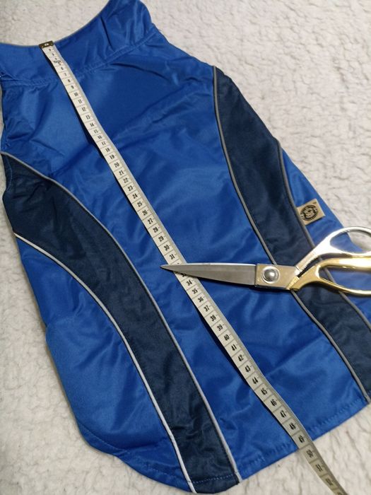 Новая жилетка на среднюю породу собачки, утеплённый , водонепроницаемы