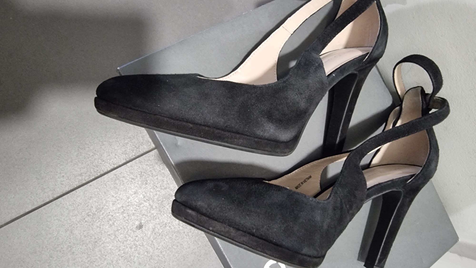 Sapatos Marca ECCO