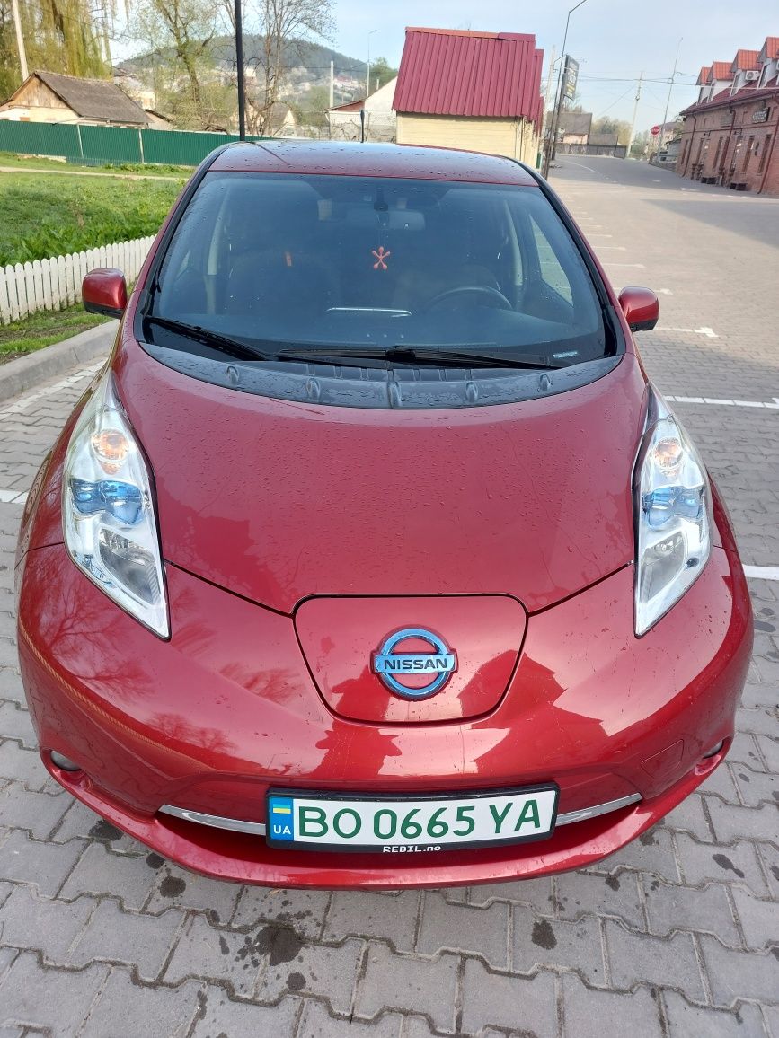 Nissan Leaf 2013 року батарея 11/12