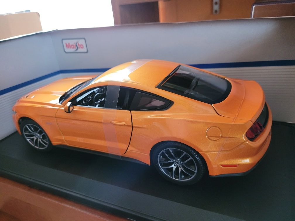 Model Ford Mustang, 1/18, Maisto