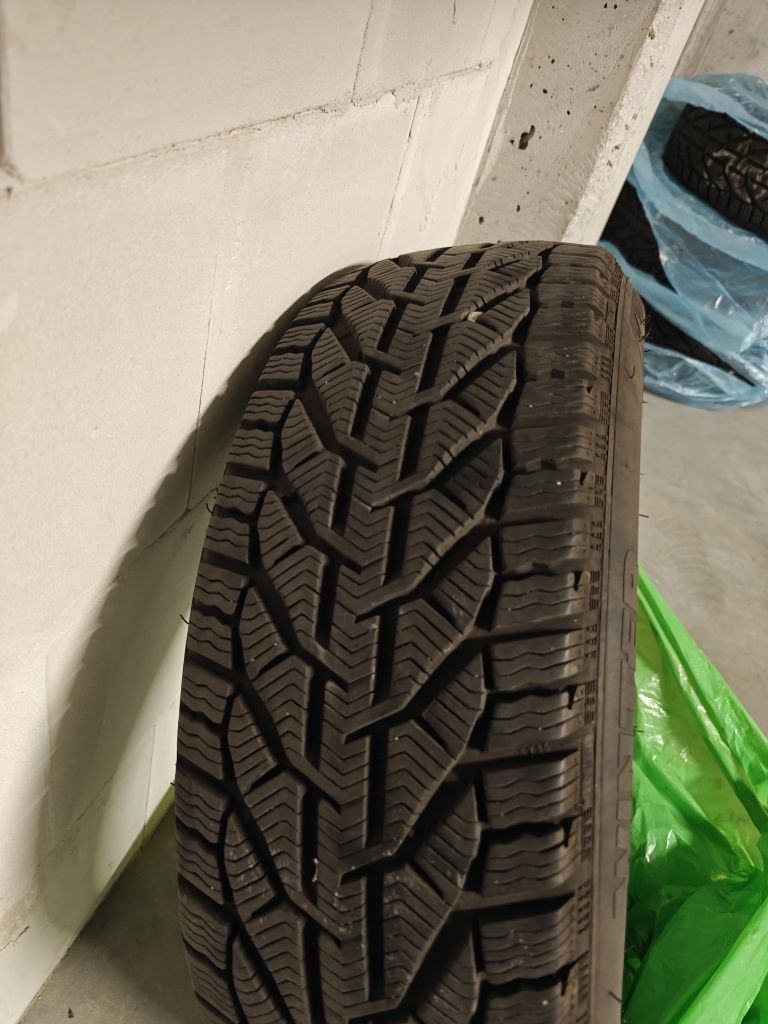 Opony zimowe Taurus 205/50 R17, jak nowe, 2023r