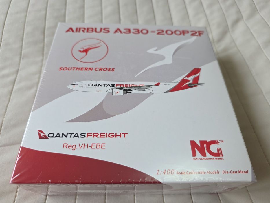 Model samolotu Qantas Freight A330-200P2F NG 1:400