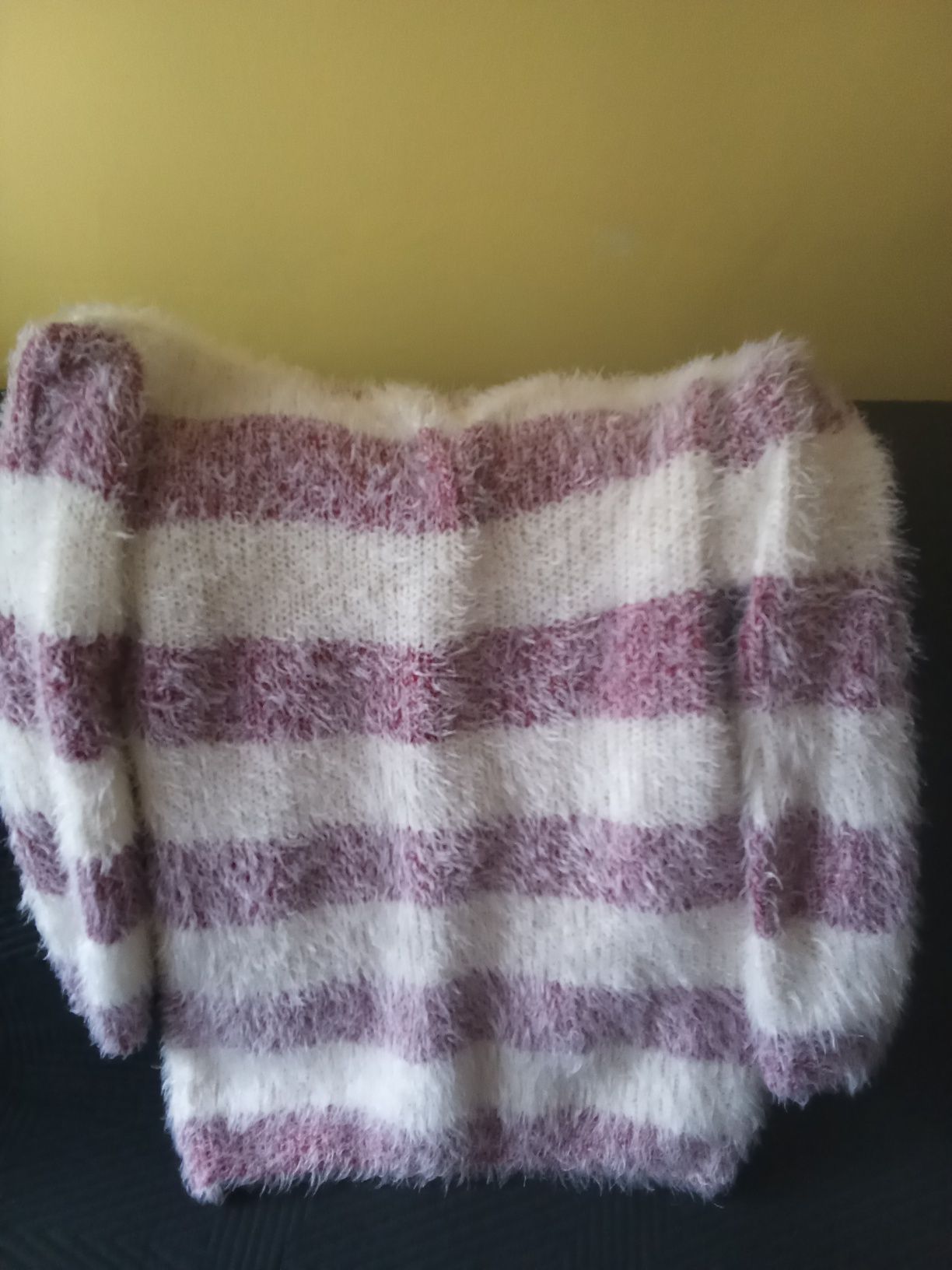 Piękny,sweter damski biało-bordowy z kieszeniami xxl