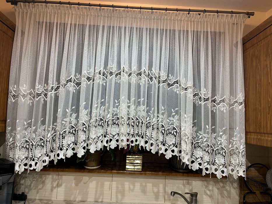 Firaneczka ecru z gipiurą